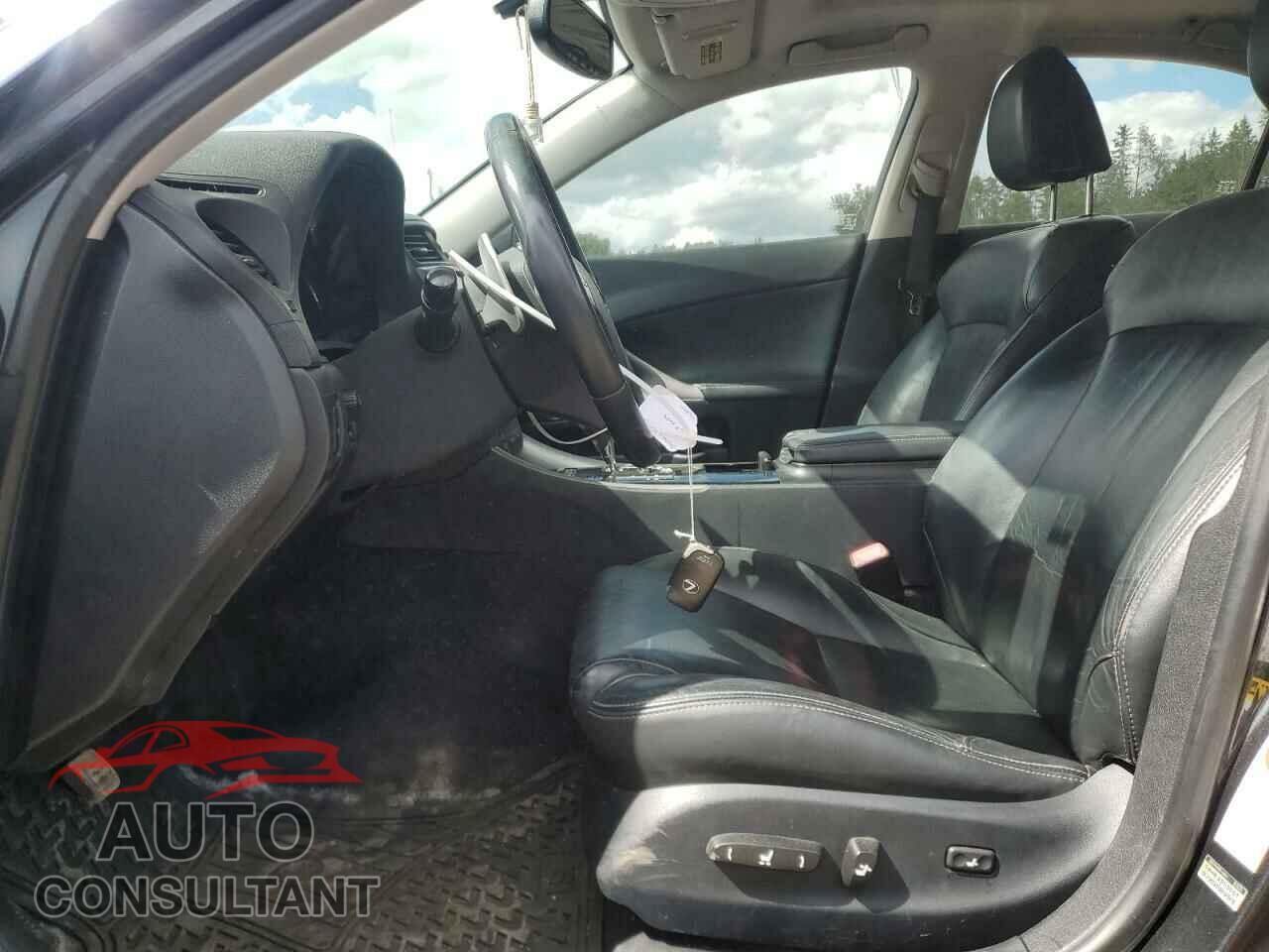 LEXUS IS 2011 - JTHCF5C28B5048162