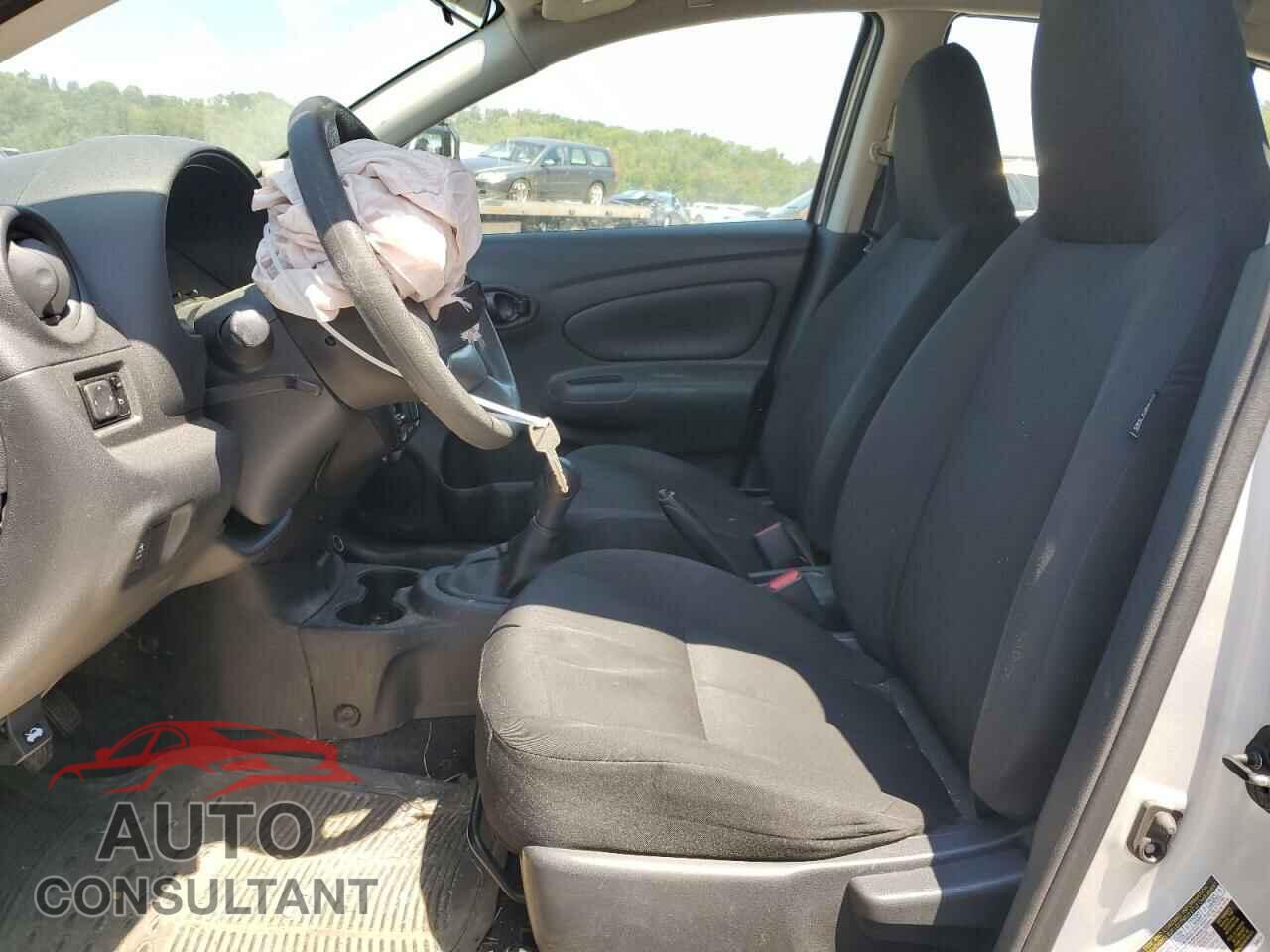 NISSAN VERSA 2017 - 3N1CN7AP3HL882009