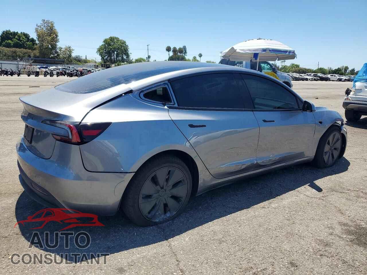TESLA MODEL 3 2026 - 5YJ3E1EA3TF208885