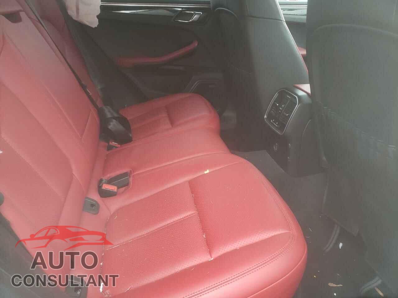 PORSCHE MACAN 2018 - WP1AA2A55JLB00357