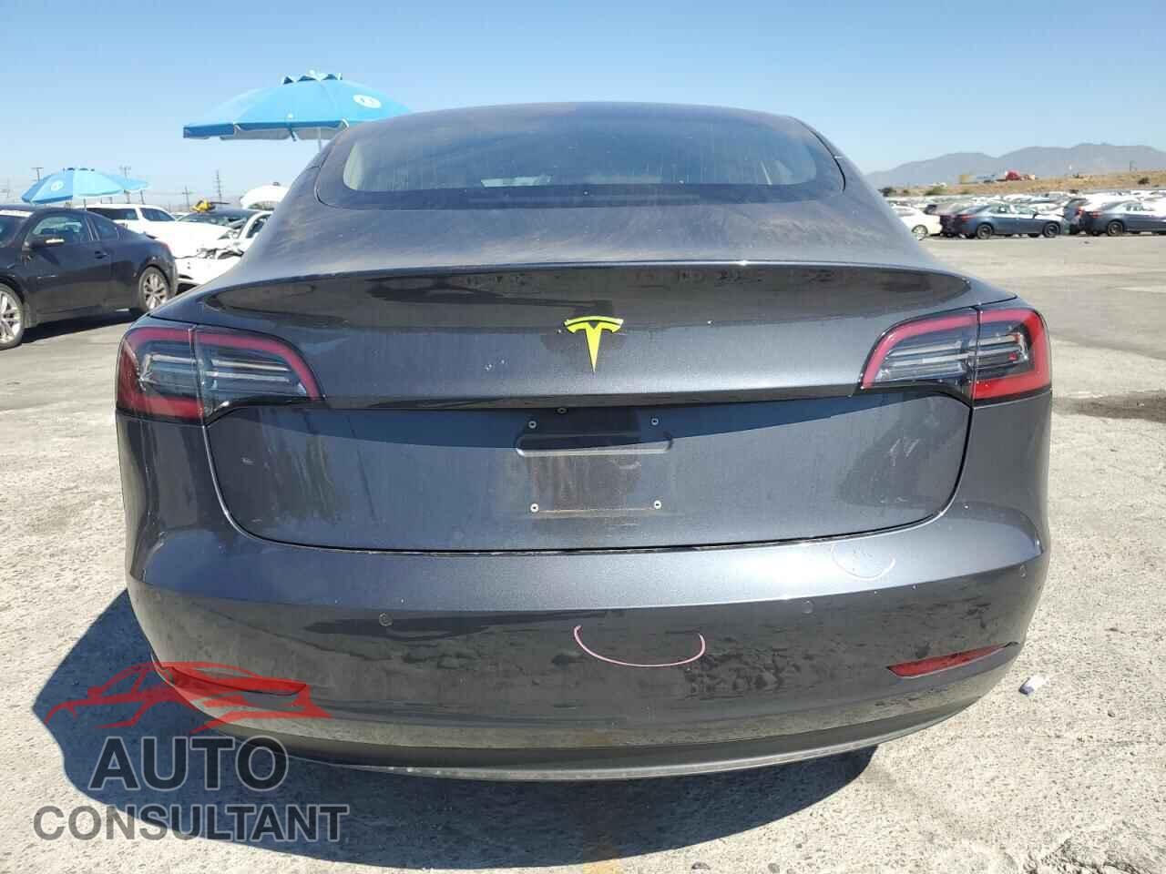 TESLA MODEL 3 2018 - 5YJ3E1EA0JF045013