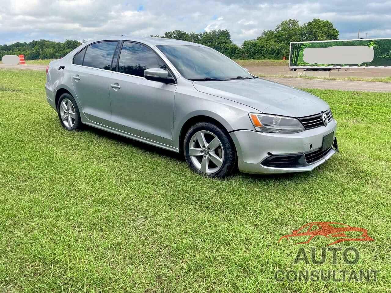 VOLKSWAGEN JETTA 2013 - 3VWLL7AJXDM242251