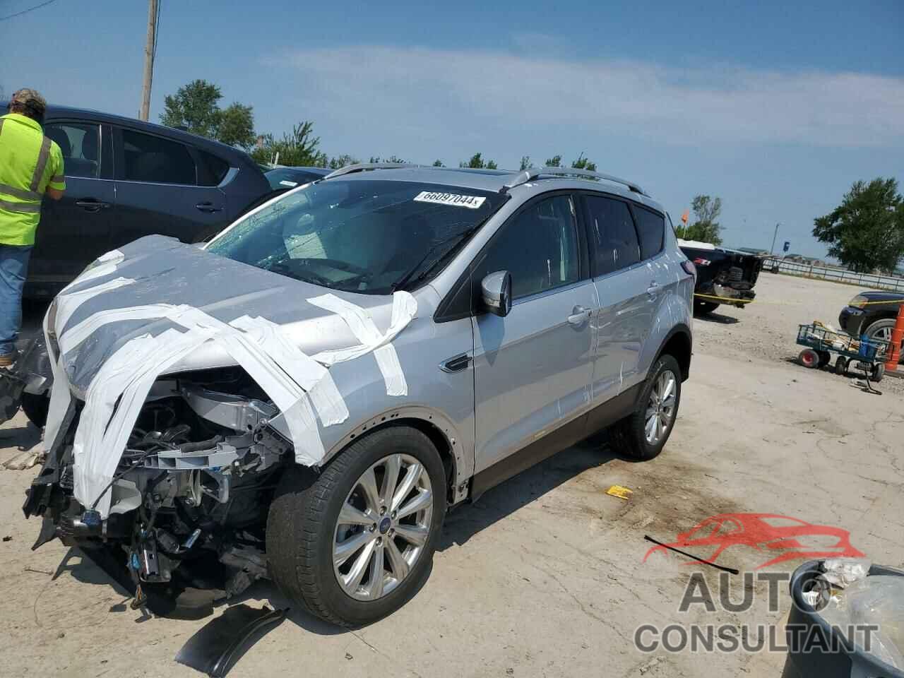 FORD ESCAPE 2018 - 1FMCU9J93JUB81460