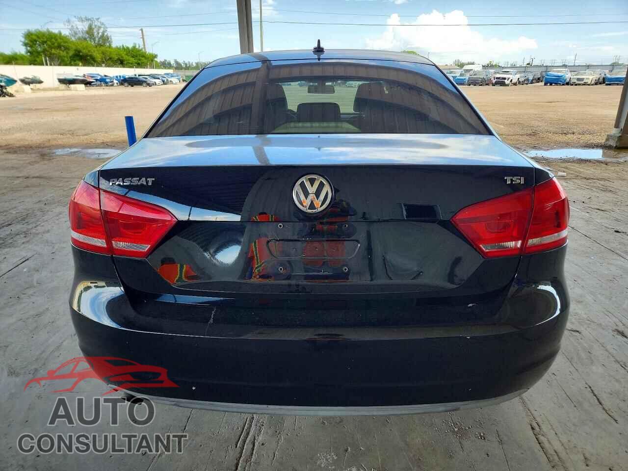 VOLKSWAGEN PASSAT 2015 - 1VWAT7A38FC110554