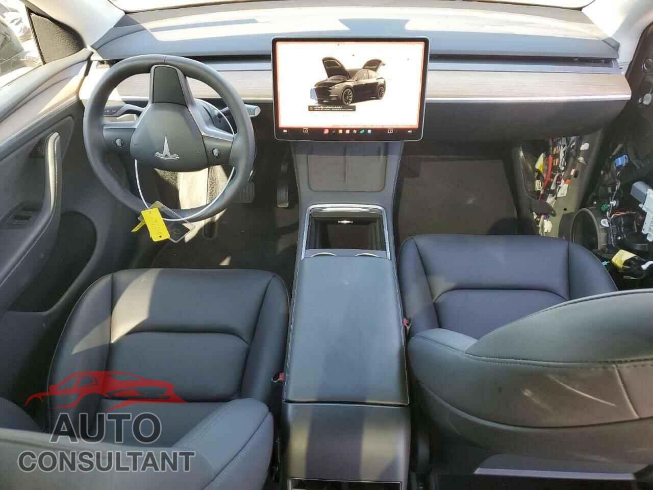 TESLA MODEL Y 2024 - 7SAYGDEE6RA215519