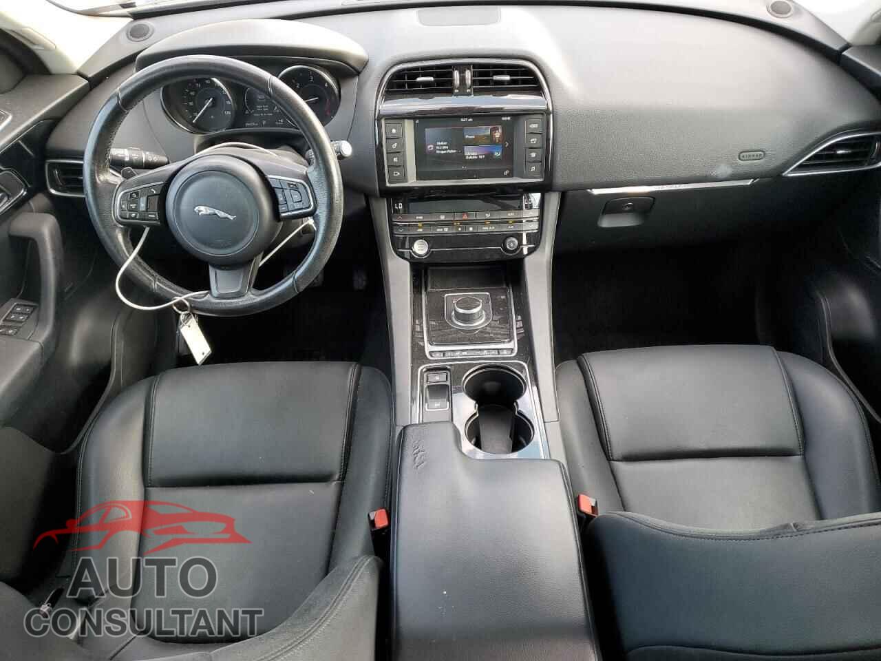 JAGUAR F-PACE 2017 - SADCJ2BN2HA089384