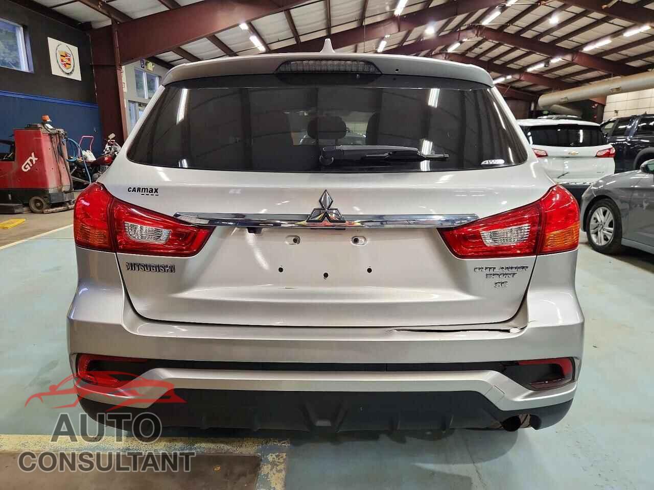 MITSUBISHI OUTLANDER 2018 - JA4AR3AW4JU021663