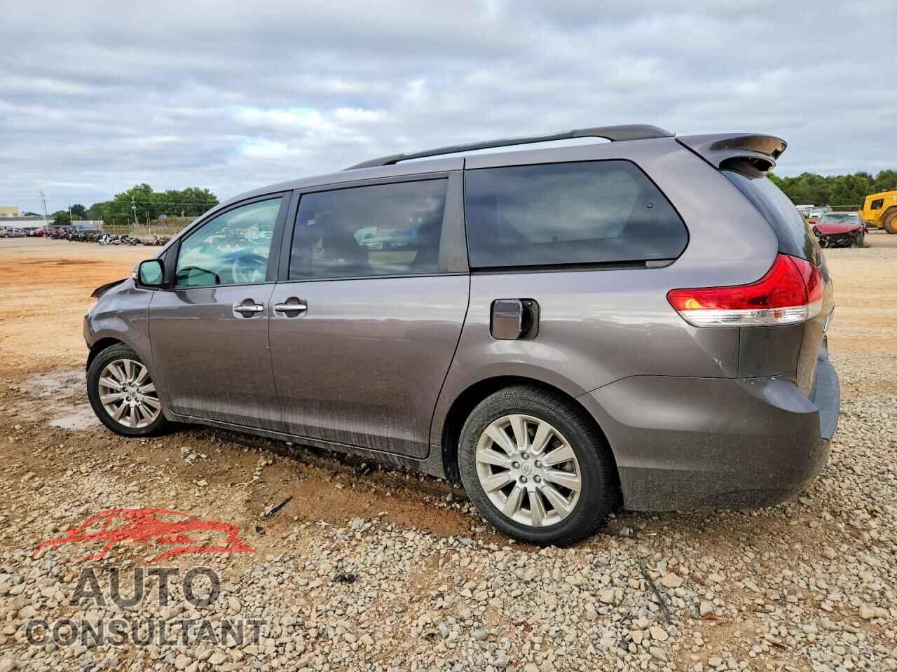 TOYOTA SIENNA 2013 - 5TDYK3DC8DS308474