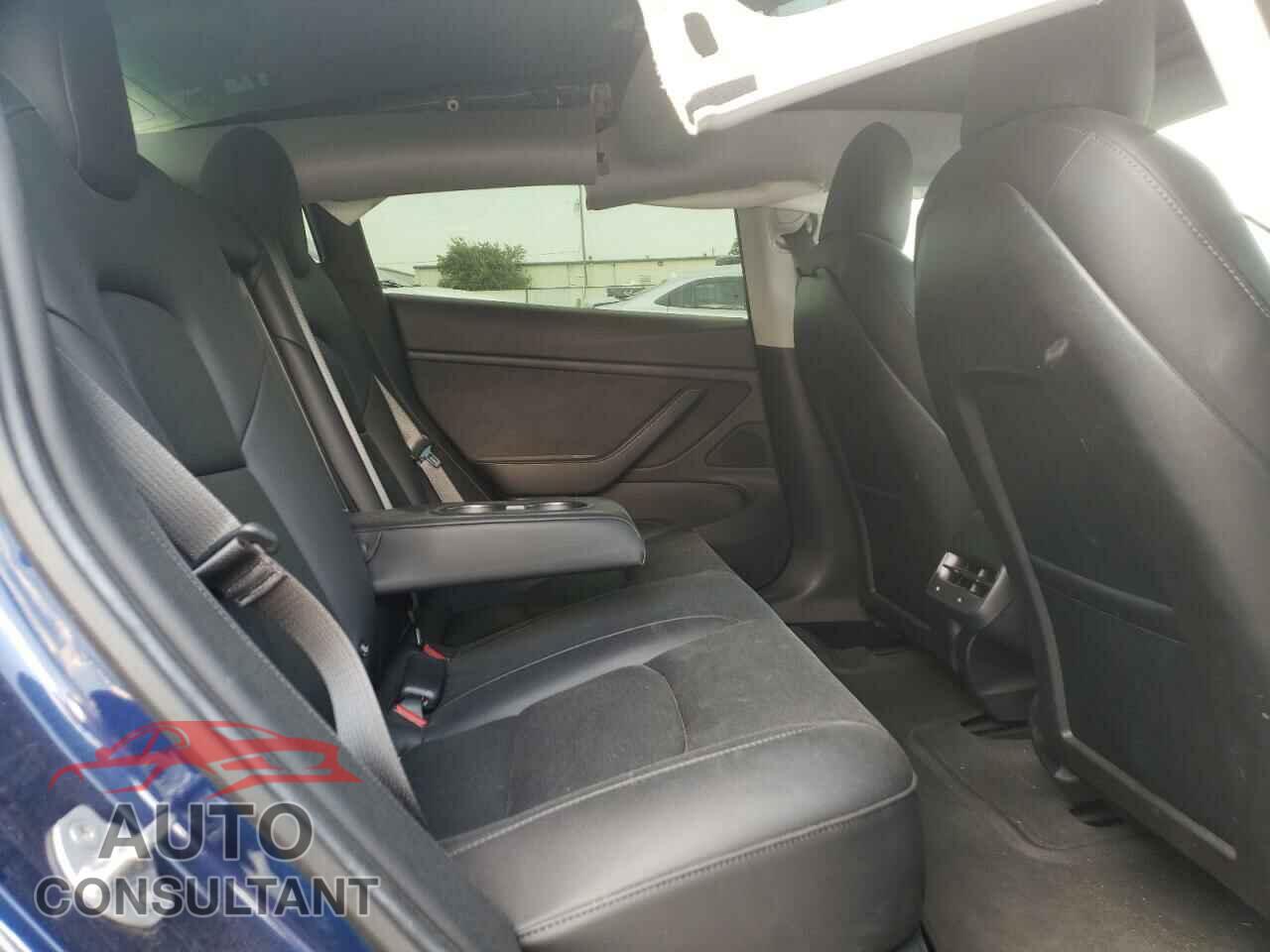 TESLA MODEL 3 2018 - 5YJ3E1EA0JF052172