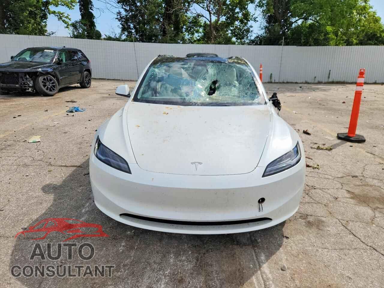 TESLA MODEL 3 2025 - 5YJ3E1EA7SF942136