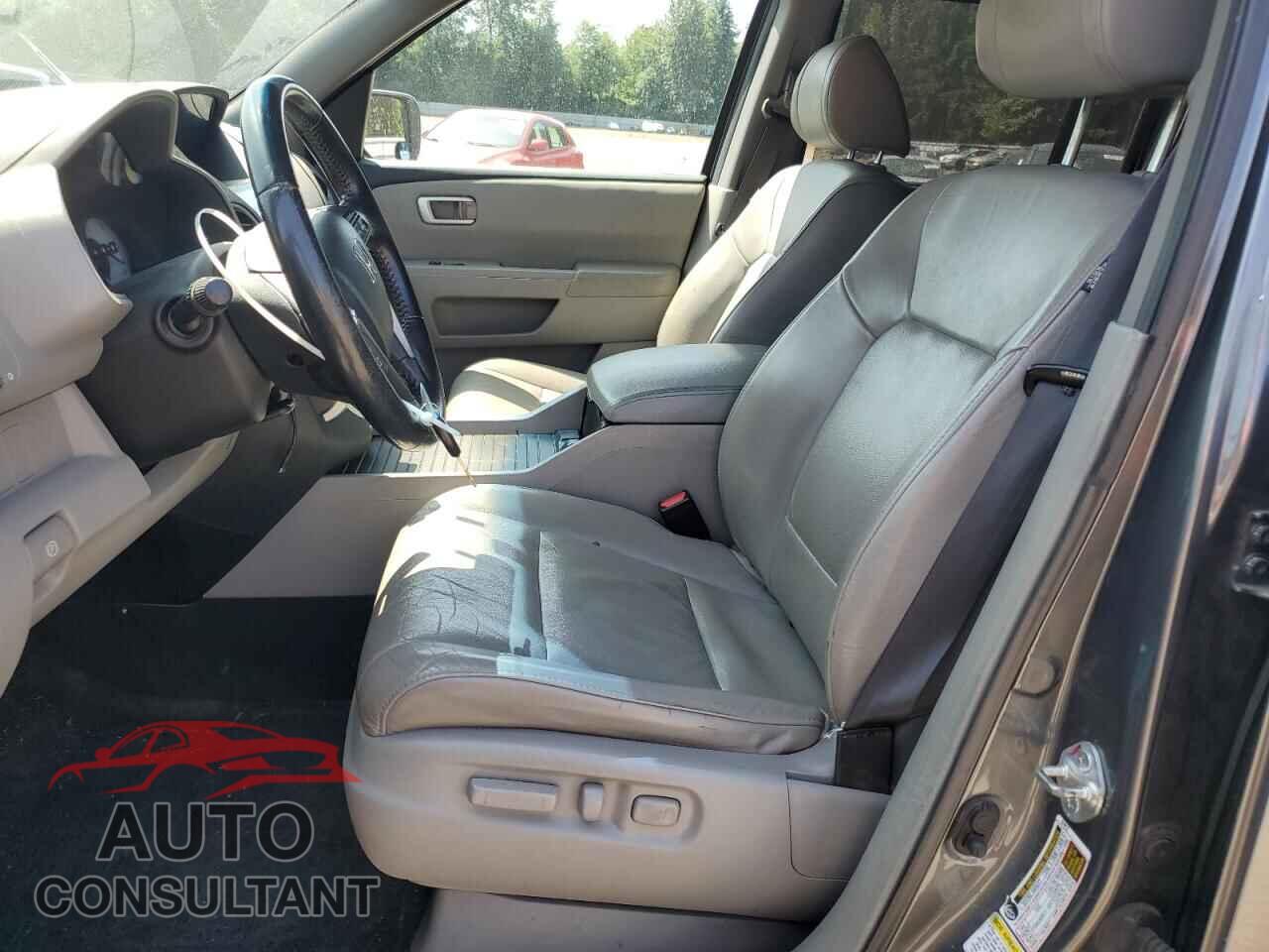 HONDA PILOT 2011 - 5FNYF4H94BB024673