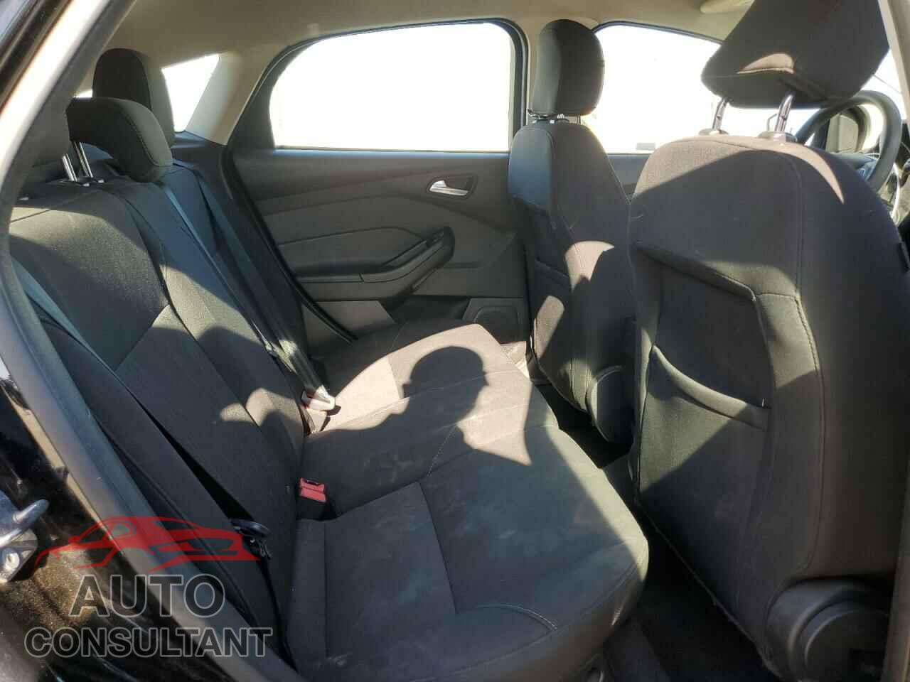FORD FOCUS 2017 - 1FADP3K27HL290802