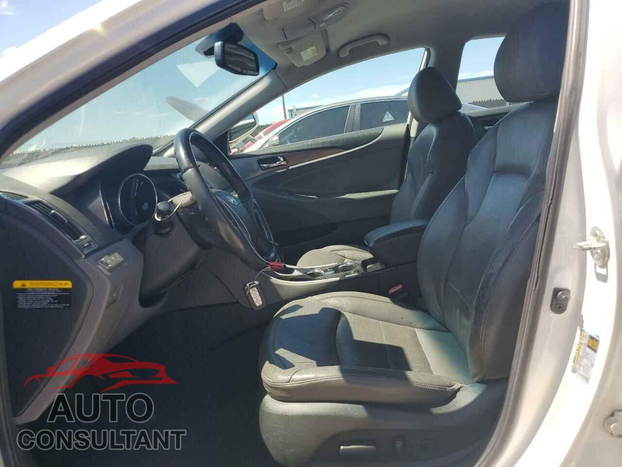 HYUNDAI SONATA 2012 - KMHEC4A42CA032867