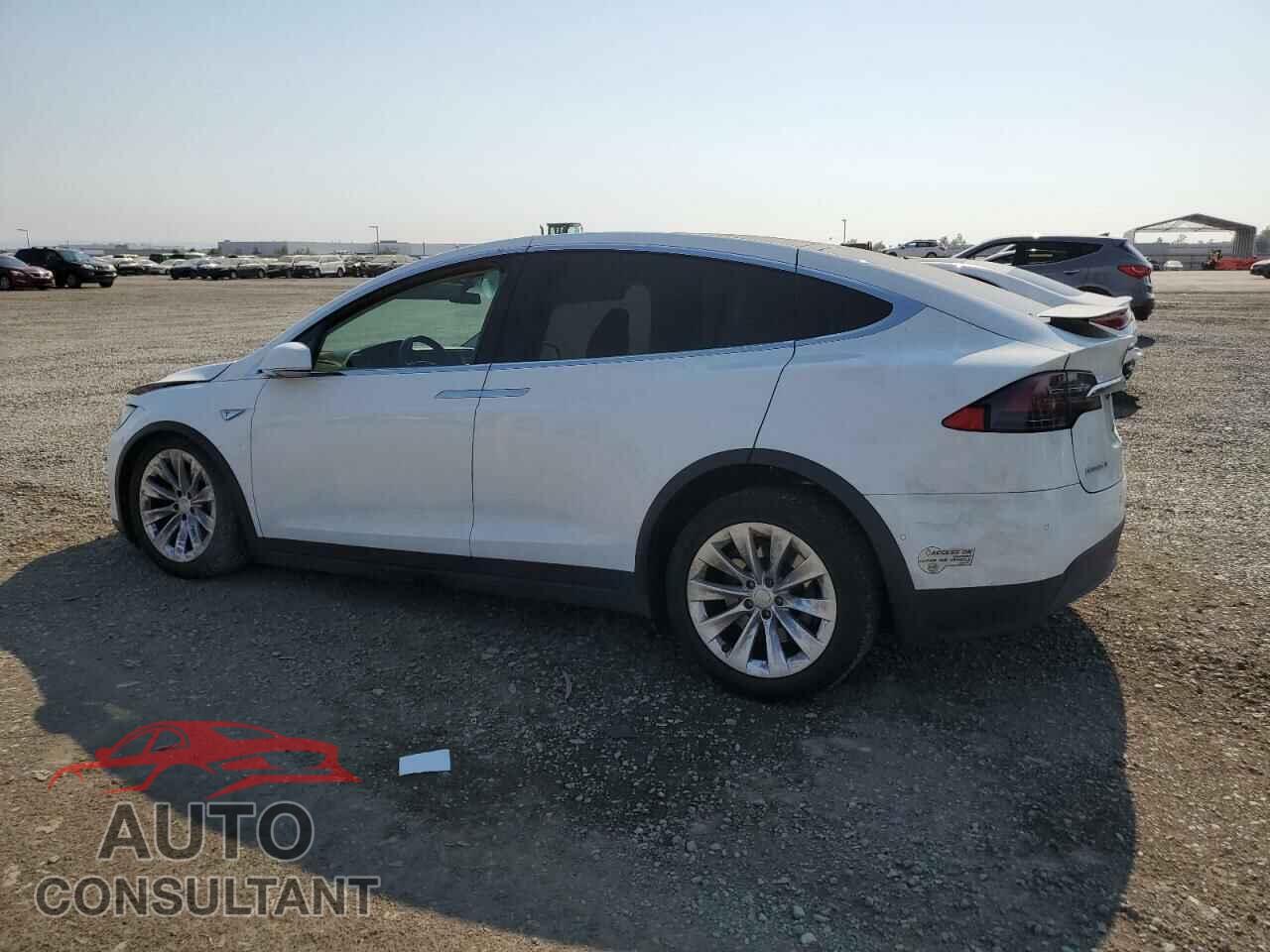 TESLA MODEL X 2016 - 5YJXCAE26GF008671