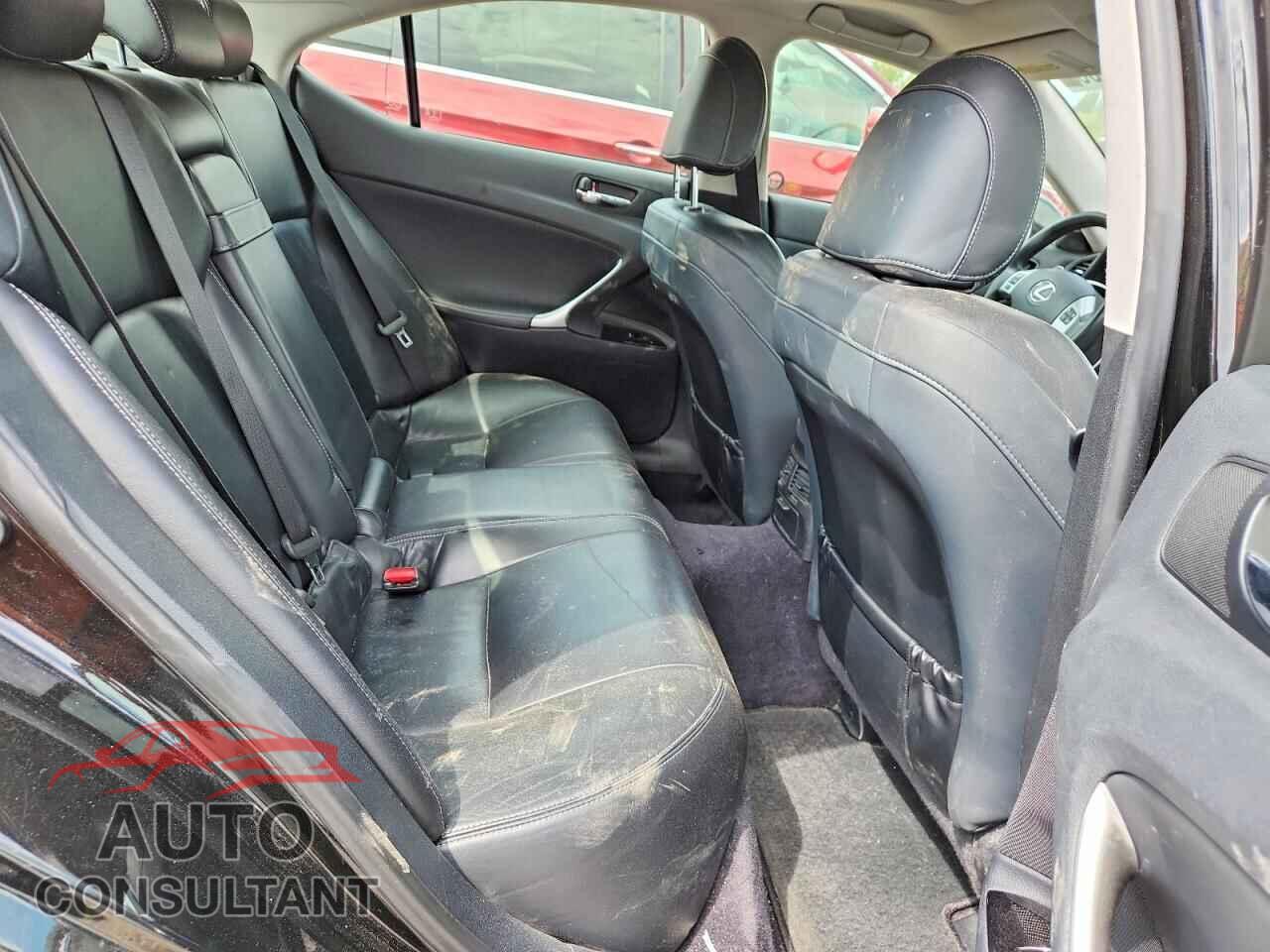 LEXUS IS 2011 - JTHCF5C29B5051457