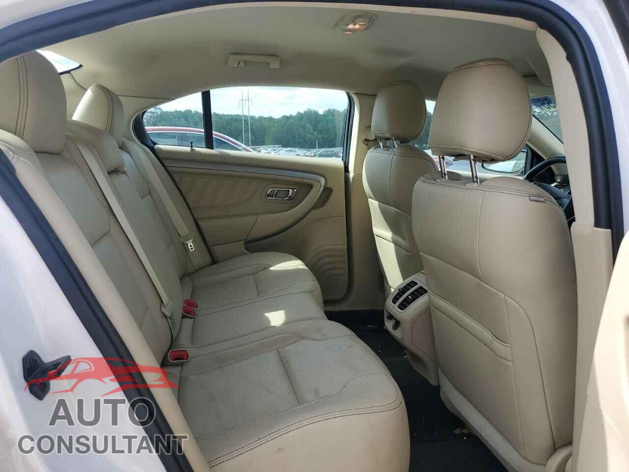 FORD TAURUS 2019 - 1FAHP2E82KG109701