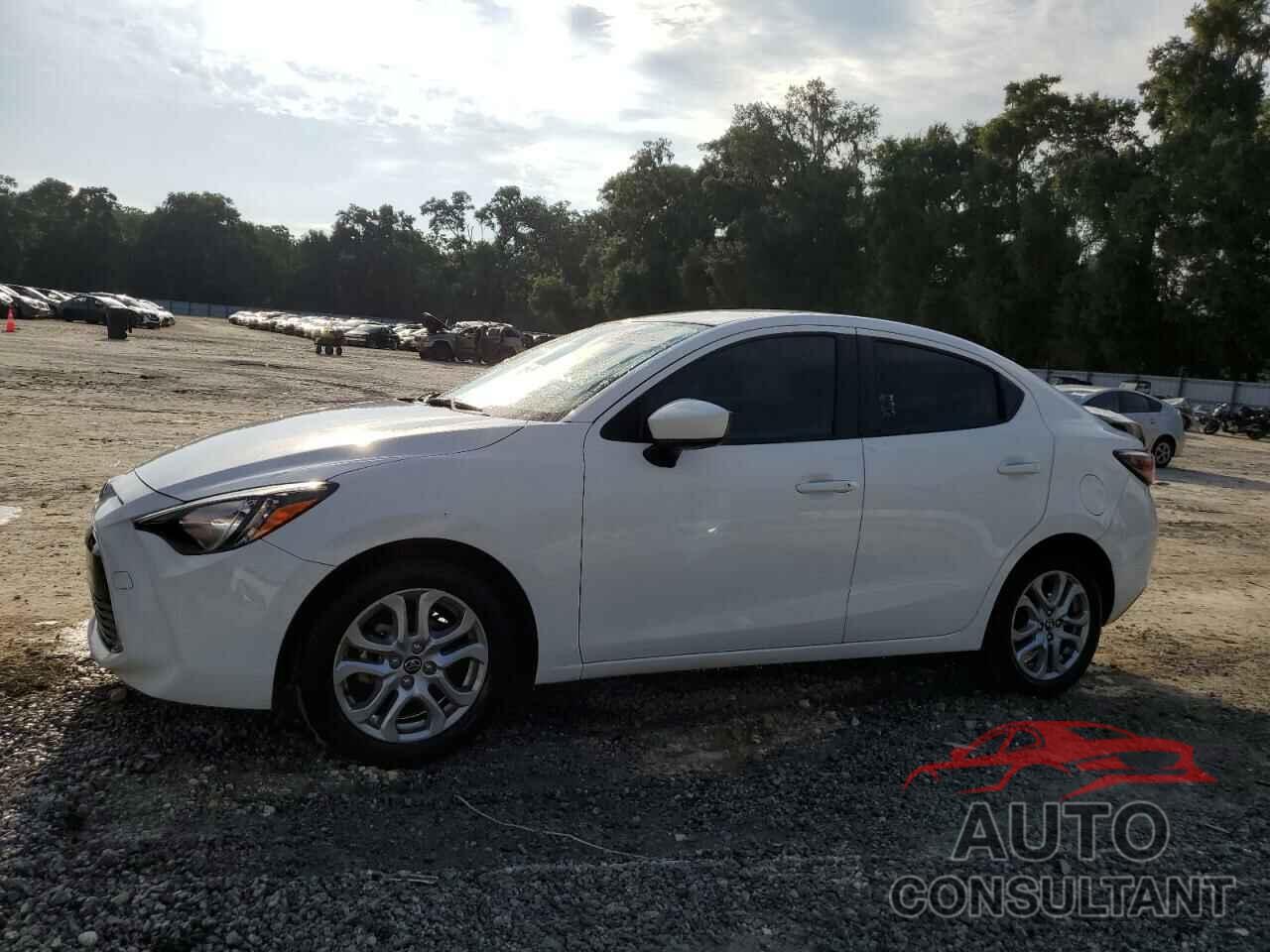 TOYOTA YARIS 2017 - 3MYDLBYV6HY172492