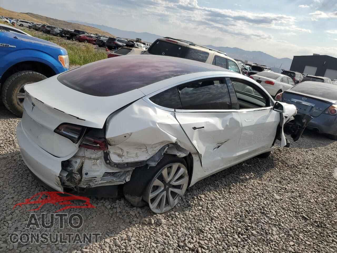 TESLA MODEL 3 2018 - 5YJ3E1EA7JF018357