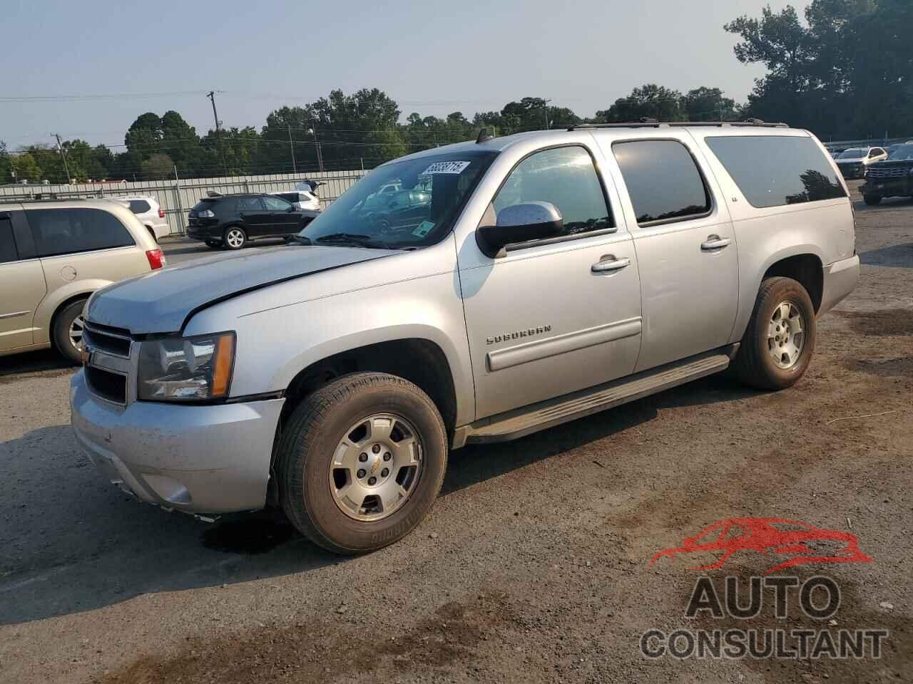 CHEVROLET SUBURBAN 2013 - 1GNSCJE08DR114657
