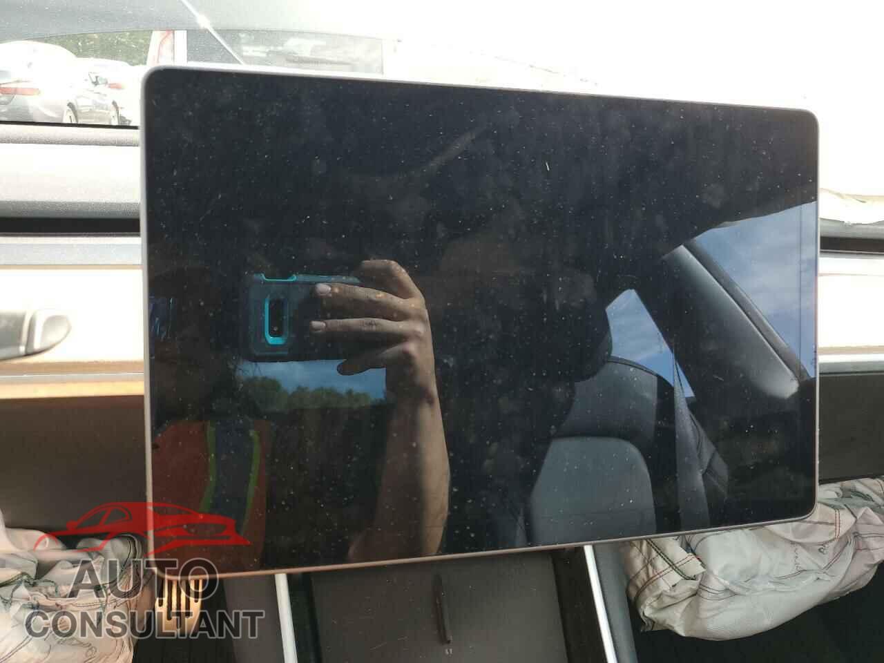 TESLA MODEL 3 2018 - 5YJ3E1EB8JF119030