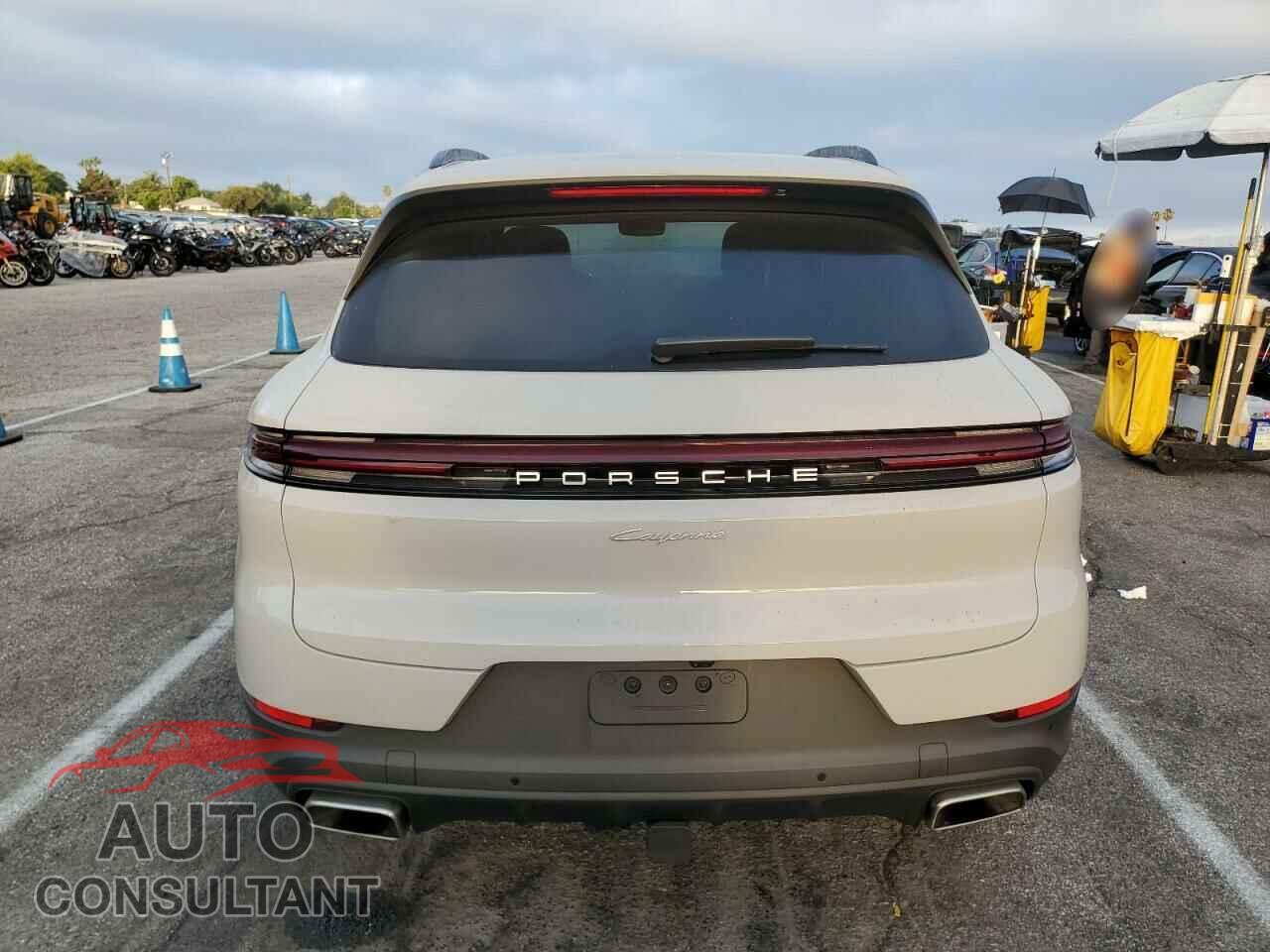 PORSCHE CAYENNE 2024 - WP1AA2AY4RDA10228