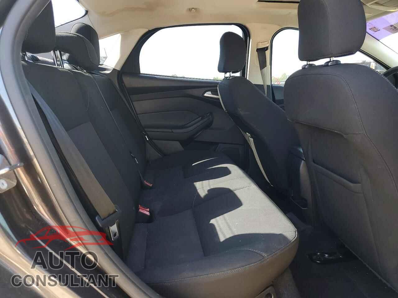 FORD FOCUS 2015 - 1FADP3F26FL329208