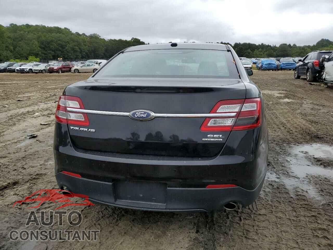 FORD TAURUS 2018 - 1FAHP2E80JG115396