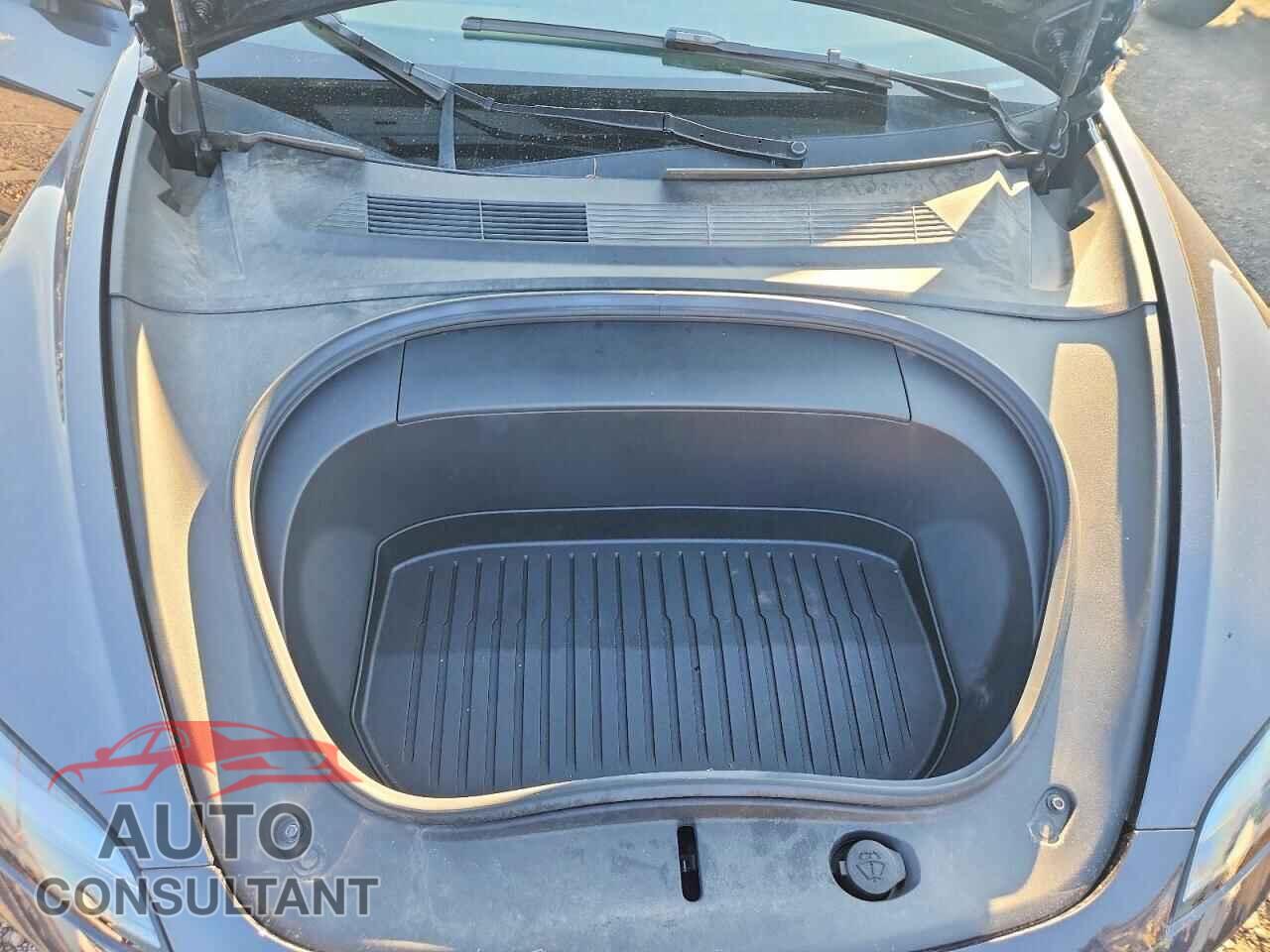 TESLA MODEL 3 2024 - 5YJ3E1ET3RF830526