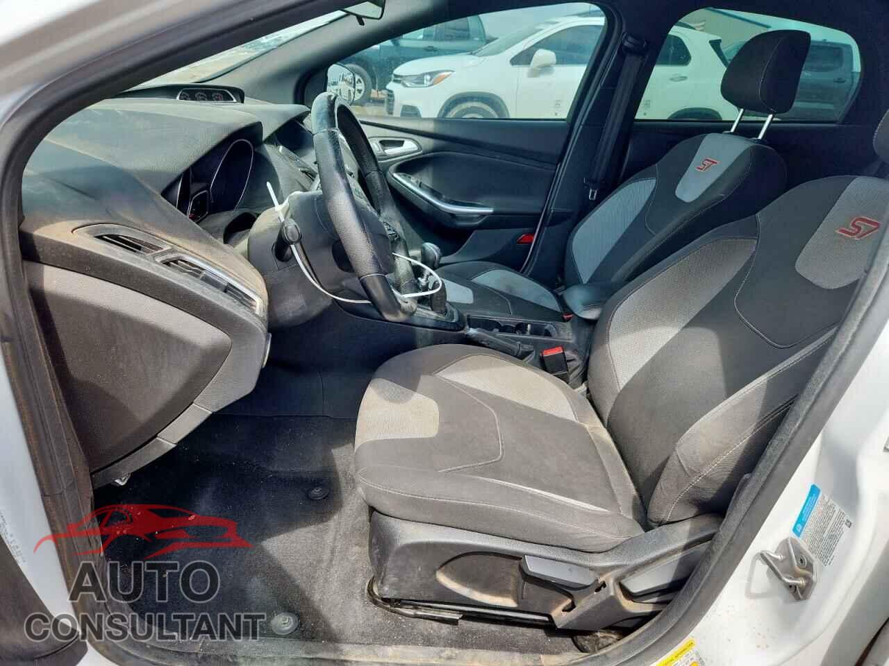 FORD FOCUS 2017 - 1FADP3L95HL348885