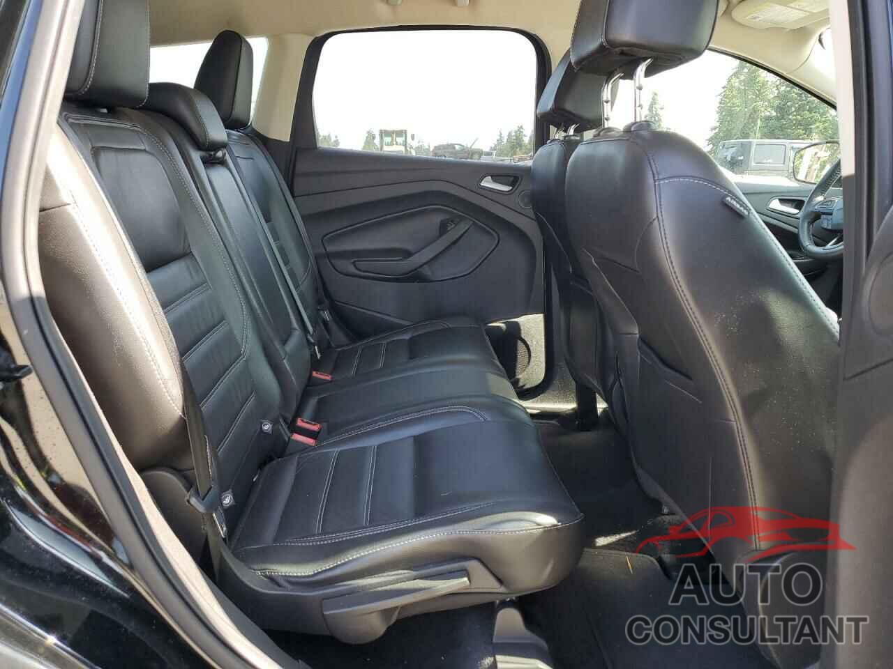FORD ESCAPE 2017 - 1FMCU9J90HUD93954