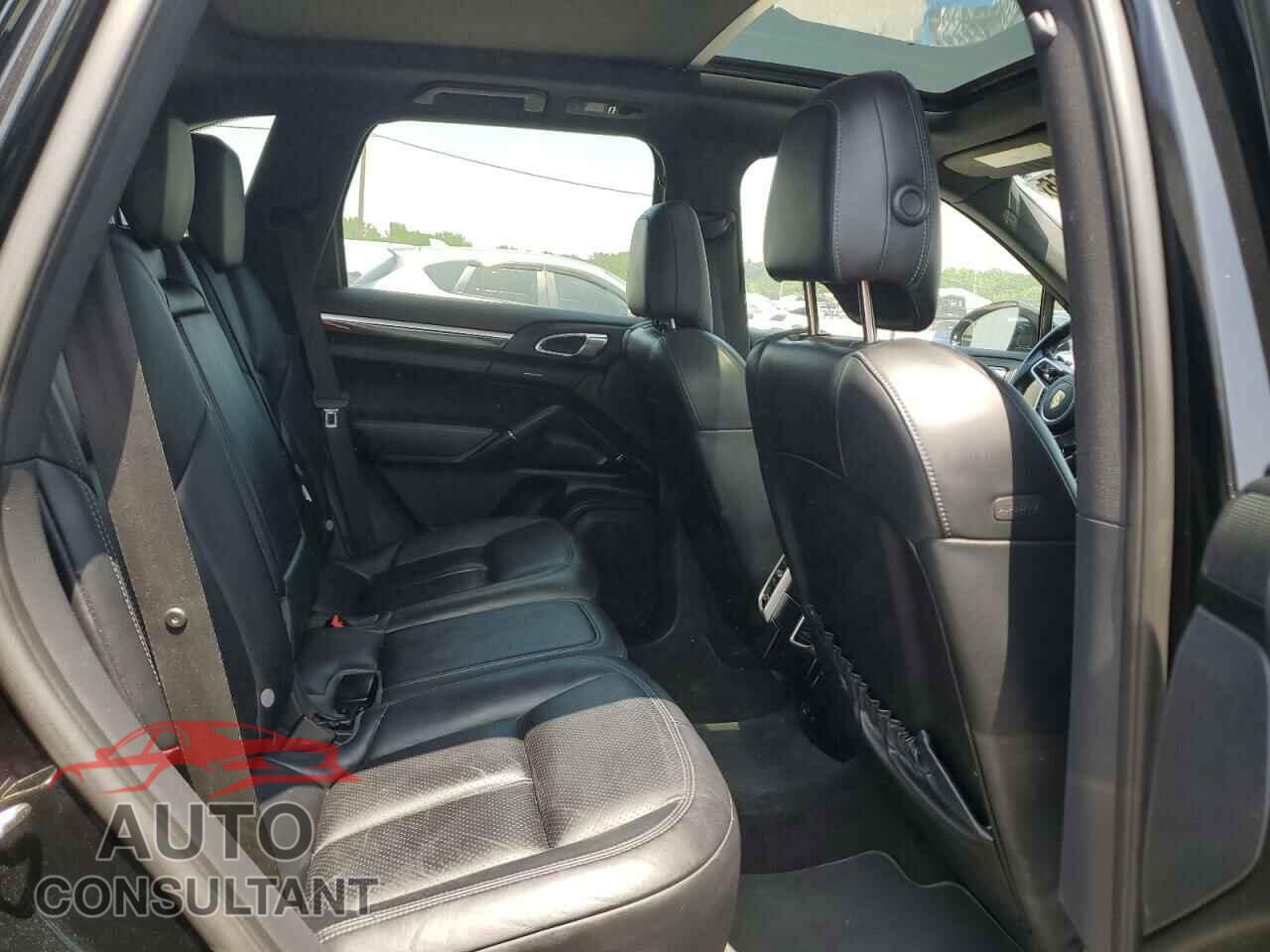 PORSCHE CAYENNE 2016 - WP1AA2A26GKA10672