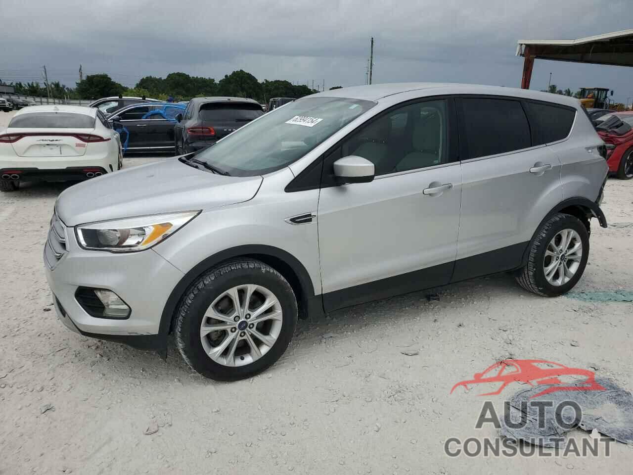 FORD ESCAPE 2017 - 1FMCU9G96HUC07549