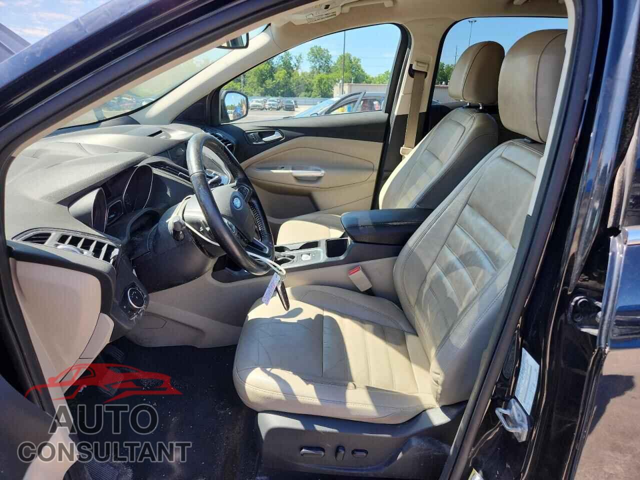 FORD ESCAPE 2017 - 1FMCU0J96HUB31013