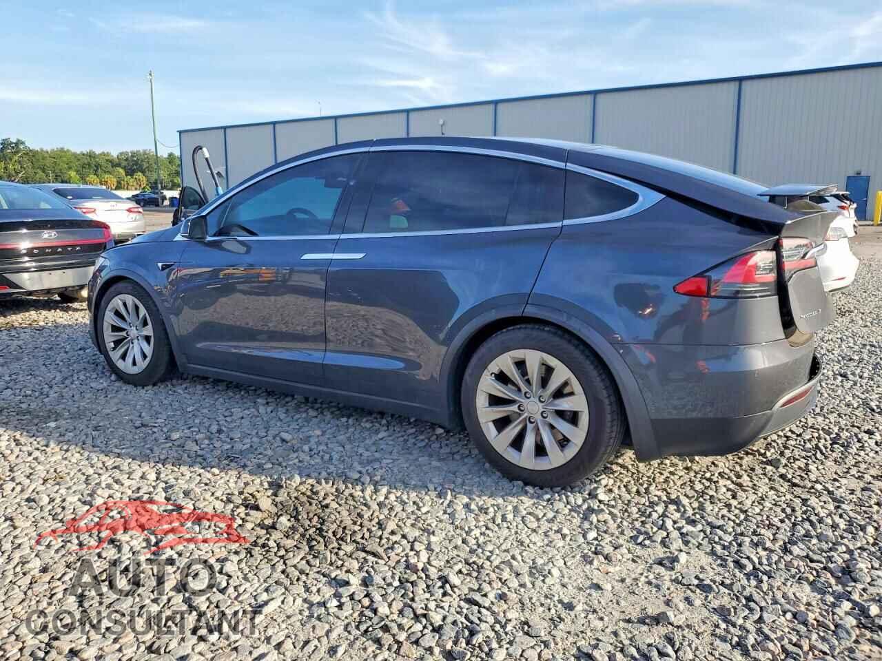 TESLA MODEL X 2017 - 5YJXCBE26HF043606