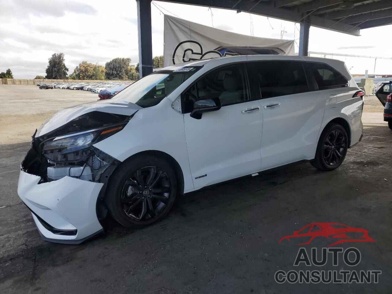 TOYOTA SIENNA 2021 - 5TDXRKEC8MS039716