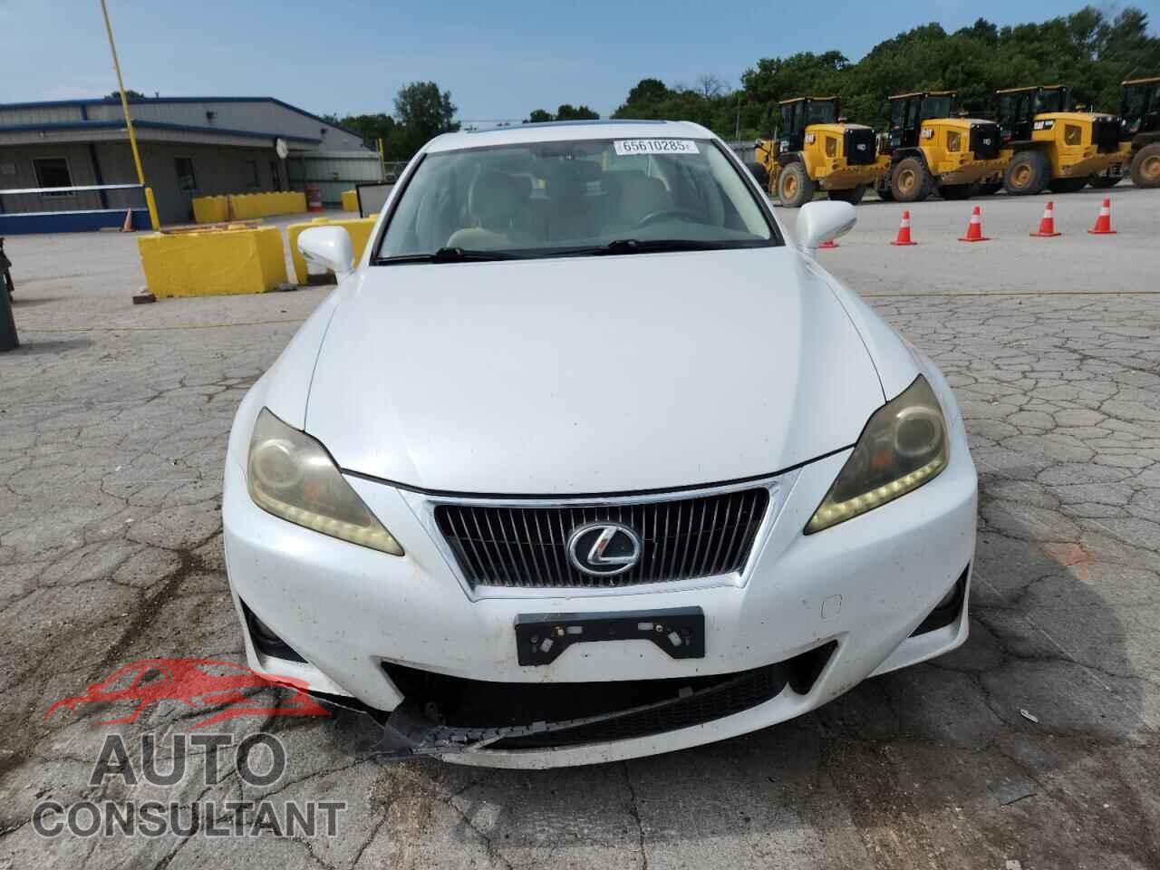LEXUS IS 2011 - JTHCF5C25B5046367