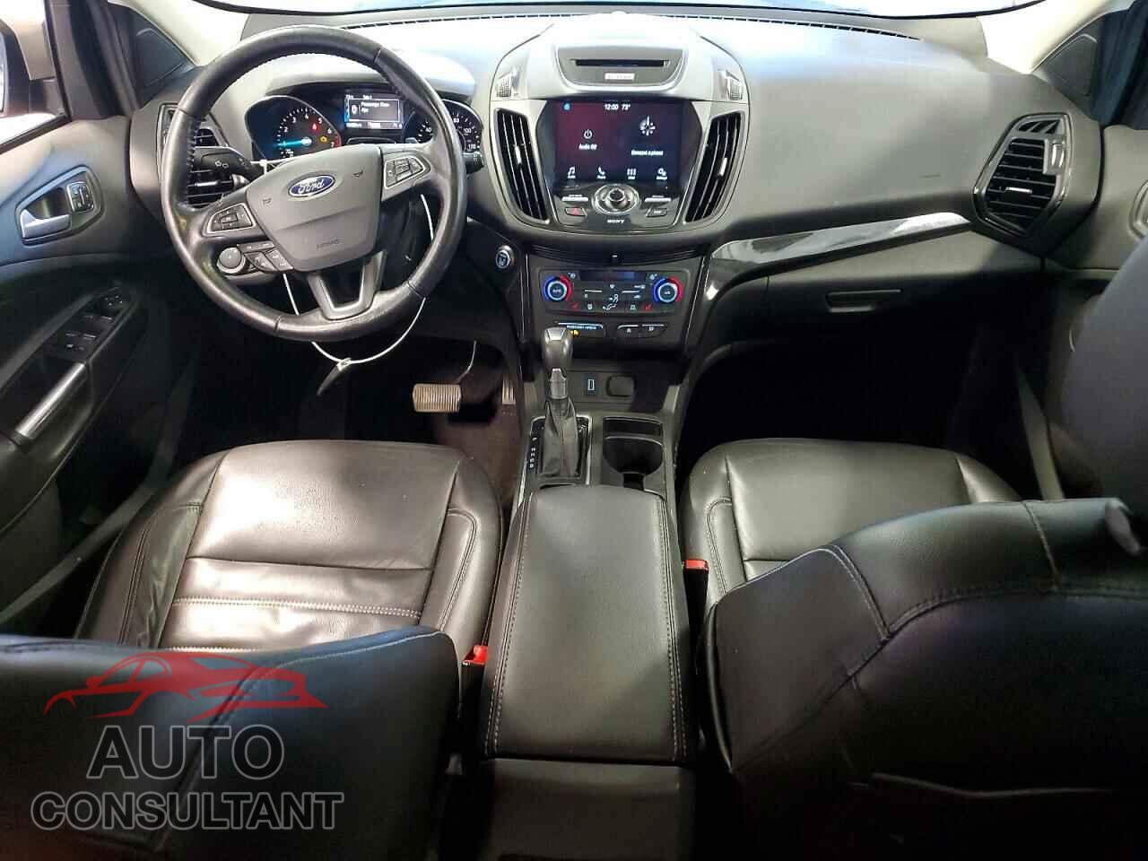 FORD ESCAPE 2017 - 1FMCU9J96HUE73307