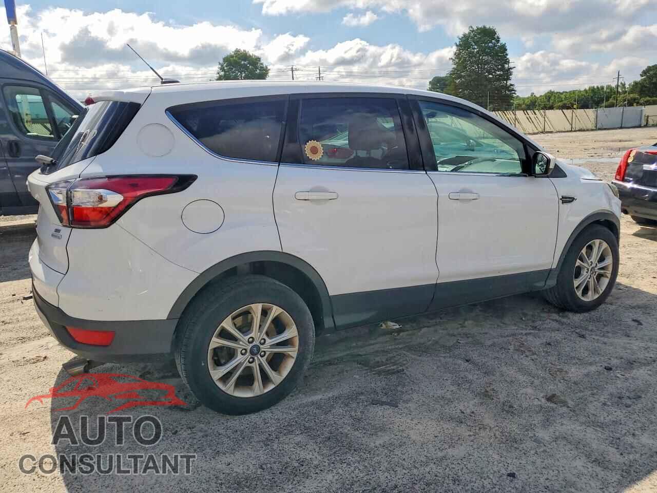 FORD ESCAPE 2017 - 1FMCU0GD1HUA58497