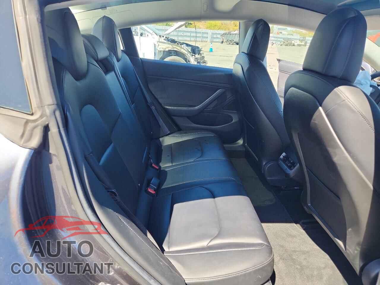 TESLA MODEL 3 2018 - 5YJ3E1EA0JF010309