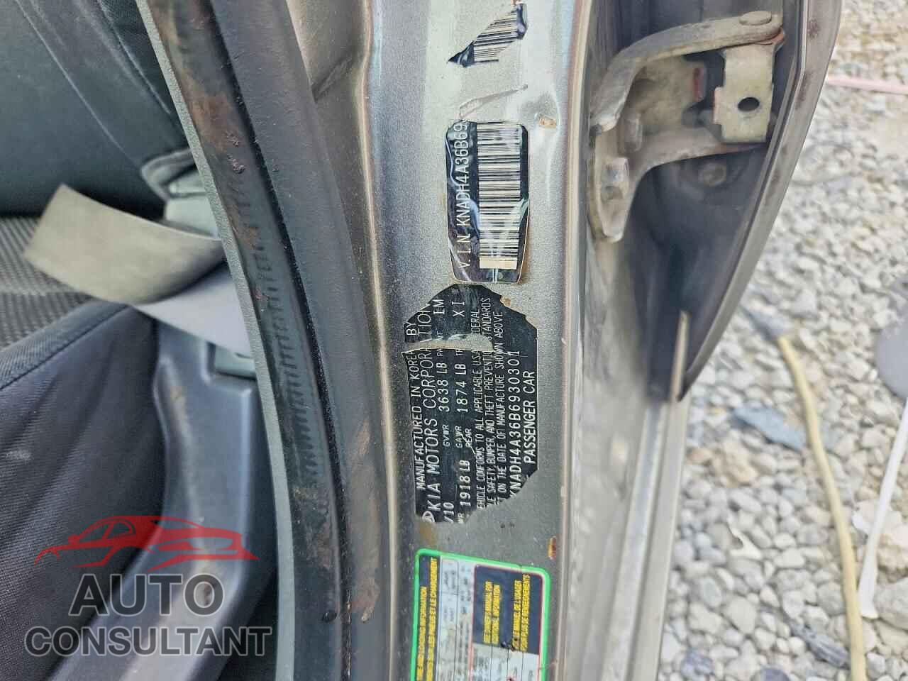 KIA RIO 2011 - KNADH4A36B6930301