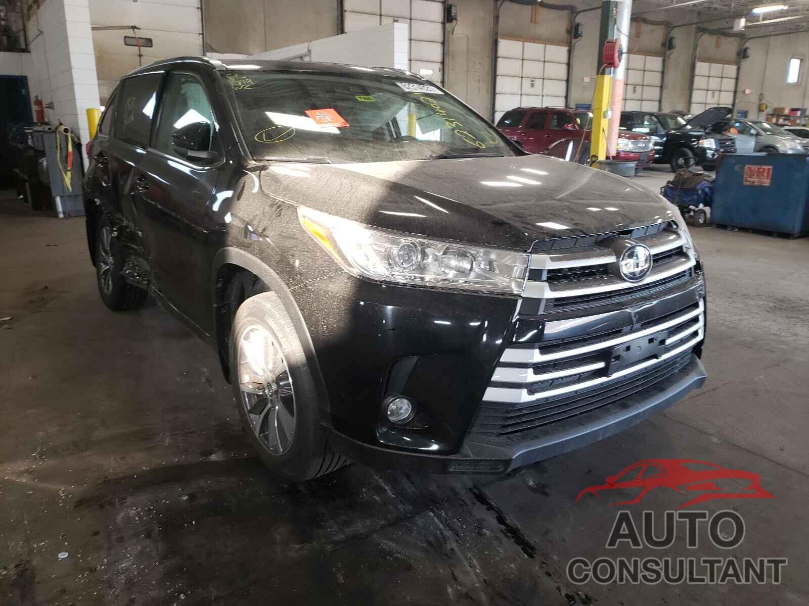 TOYOTA HIGHLANDER 2018 - 5TDJZRFH5JS882826