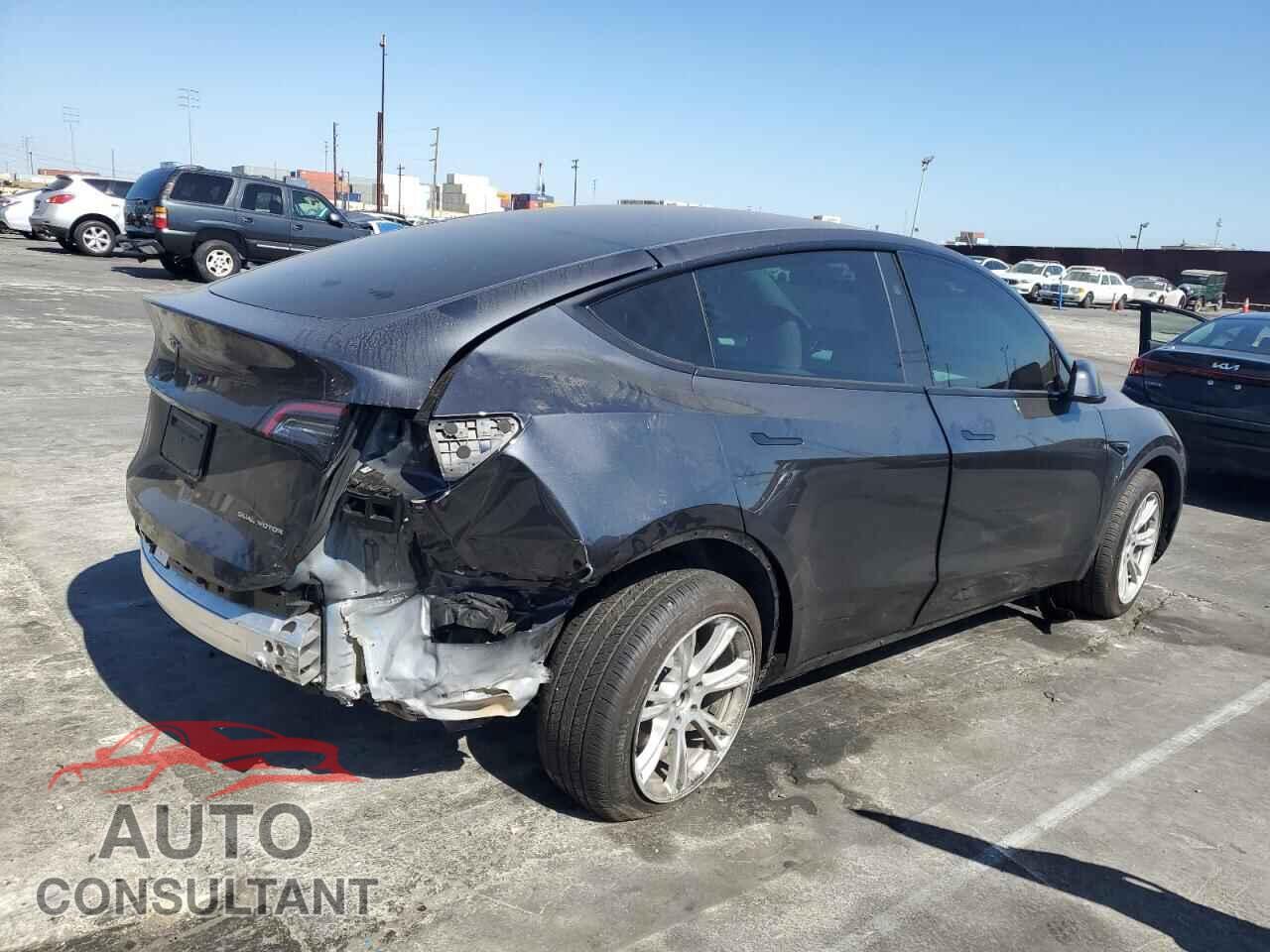 TESLA MODEL Y 2024 - 7SAYGDEE0RF064292