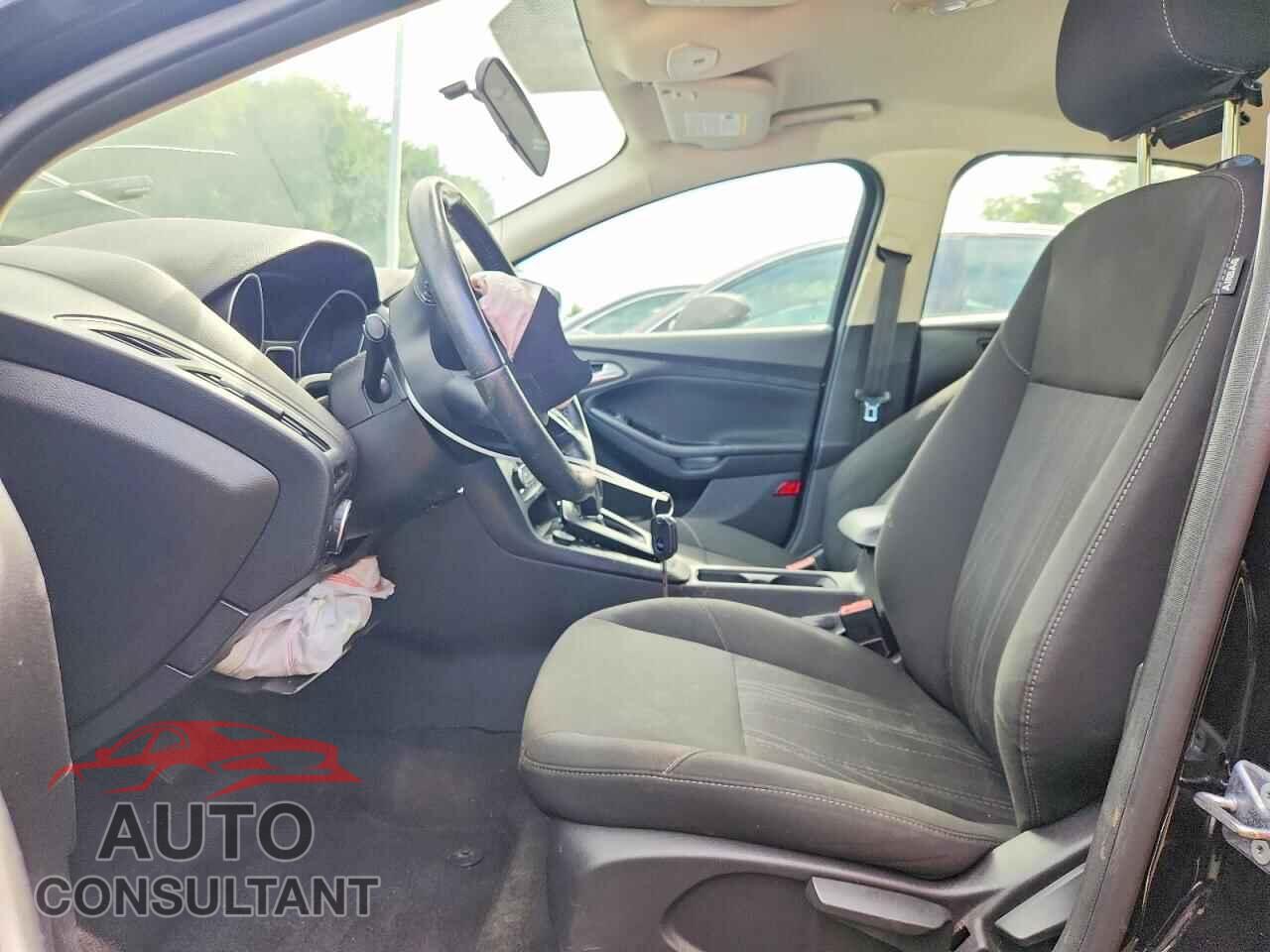 FORD FOCUS 2018 - 1FADP3FE3JL200345