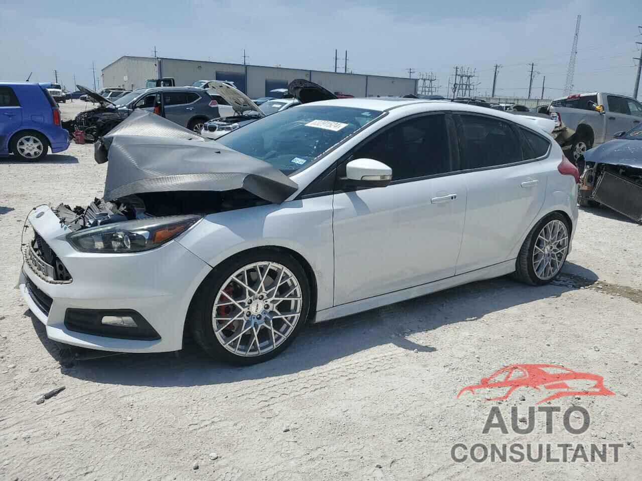 FORD FOCUS 2018 - 1FADP3L96JL282479