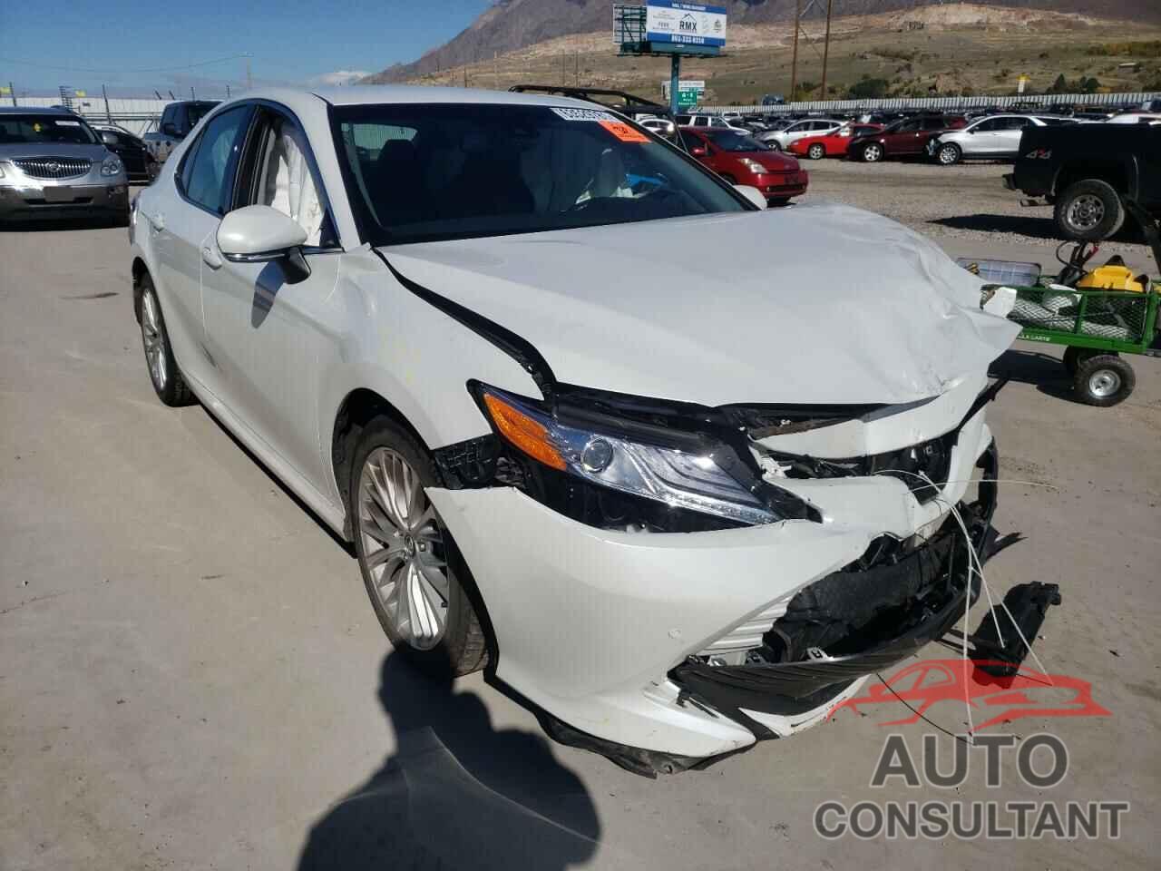 TOYOTA CAMRY 2018 - 4T1B11HK9JU006449