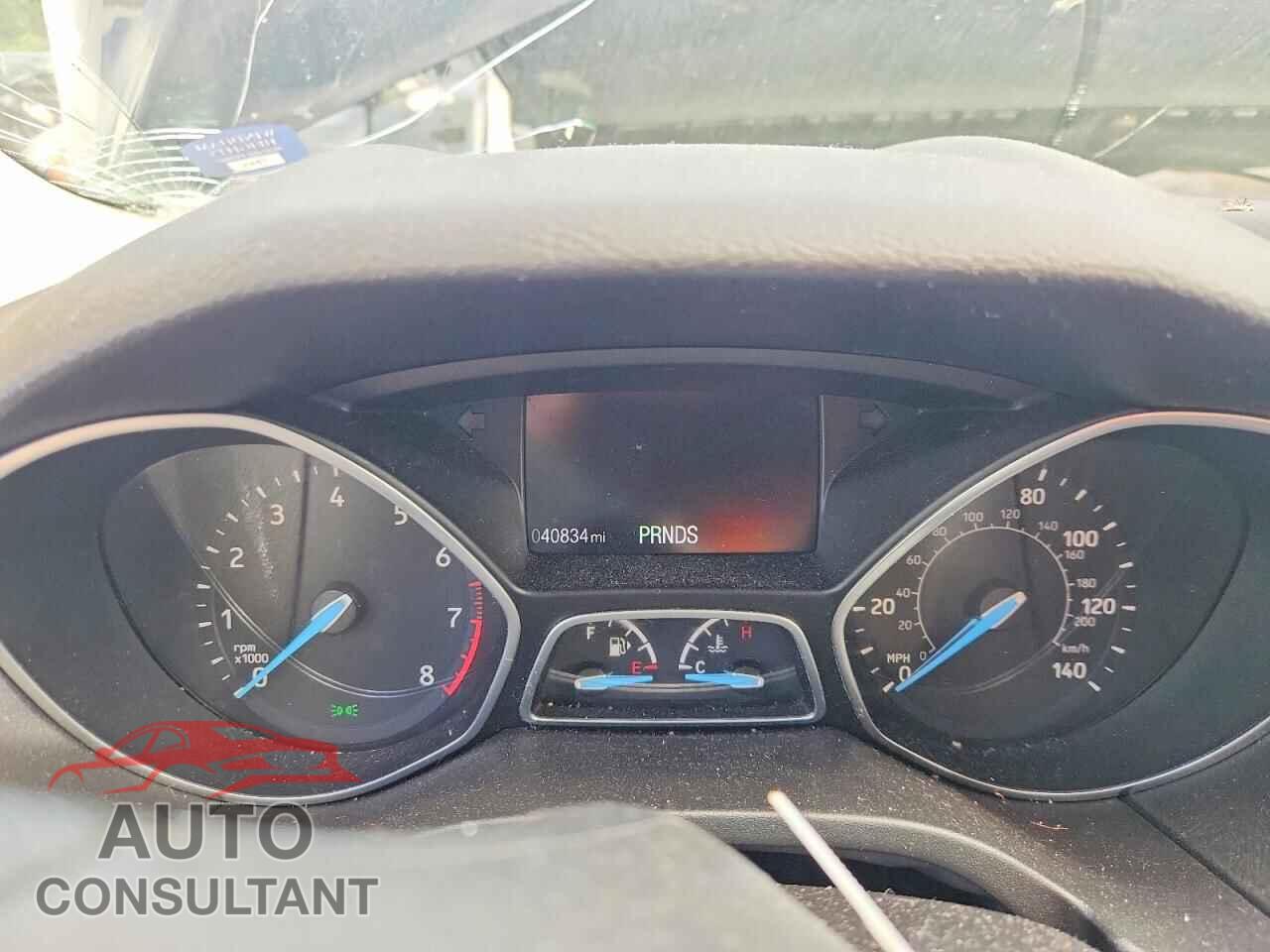 FORD FOCUS 2018 - 1FADP3FE3JL200345