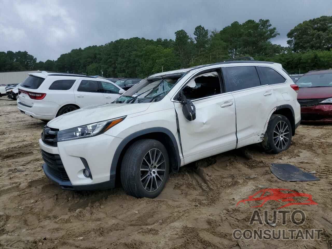 TOYOTA HIGHLANDER 2018 - 5TDJZRFH3JS546897