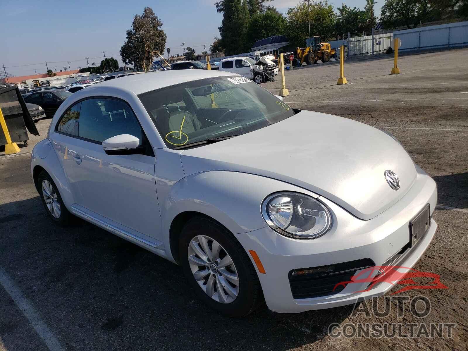 VOLKSWAGEN BEETLE 2019 - 3VWFD7AT4KM706904