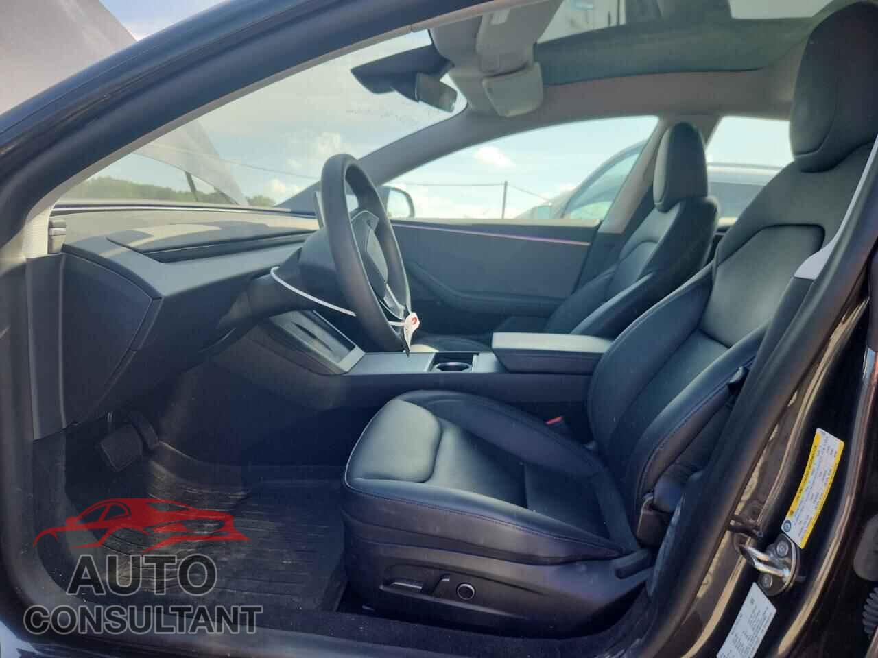 TESLA MODEL 3 2024 - 5YJ3E1EA4RF772523