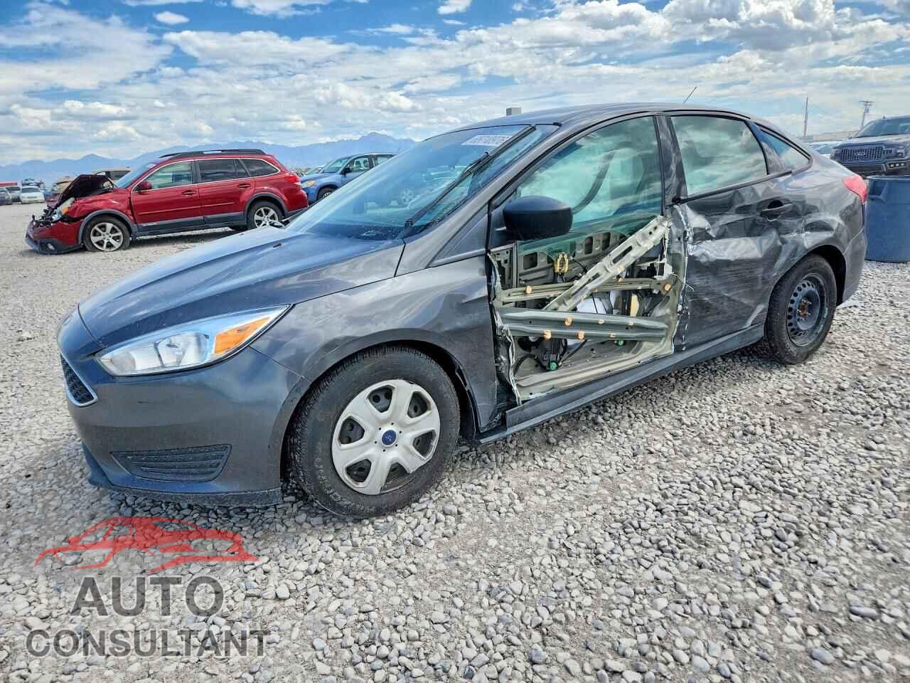 FORD FOCUS 2018 - 1FADP3E22JL275822